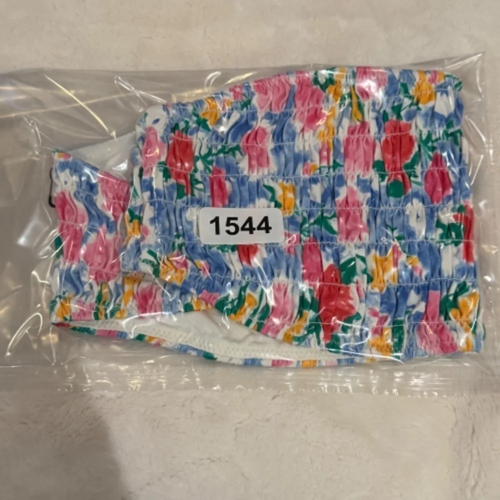 New! Frankie’s Bikinis Rosabella Bandeau Bikini Top Painted Petals 31544